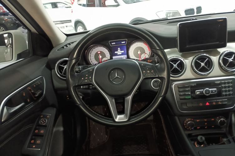 Used Mercedes-Benz GLA 2015 GLA 200 Fashion Model
