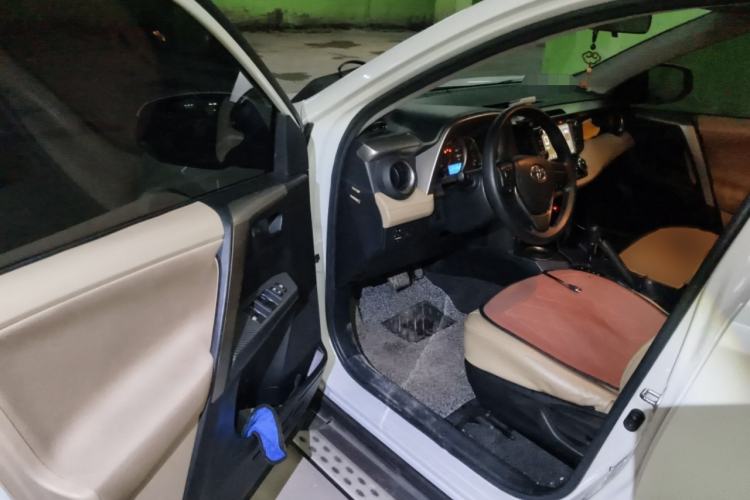 Used Toyota RAV4 2015 2.0L CVT Two-Wheel Drive Urban Edition