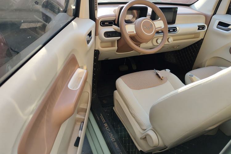 Used Wuling Hongguang MINIEV 2024 3rd Generation 215km Advanced Version
