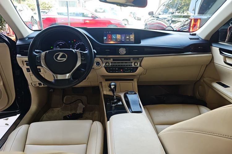 Used Lexus ES 2014 300h Elite Edition