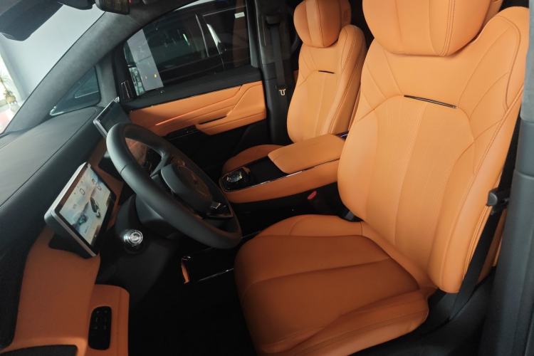 Used Geely Galaxy LEVC L380 2024 140-Degree 6-Seater All-Wheel-Drive Ultra