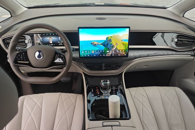 Used Denza D9 2022 DM-i 1040 Prestige Model