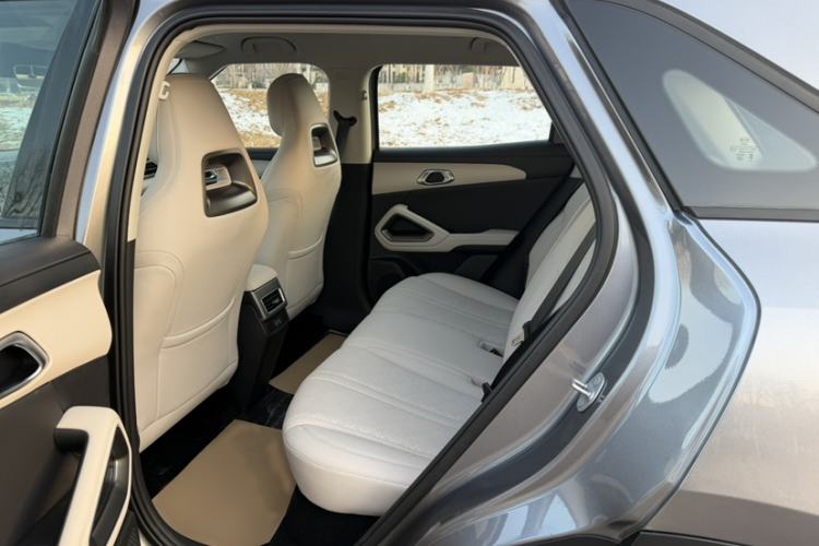 Used BYD Yuan UP 2025 Intelligent Driving Version 401 km Leading Edition
