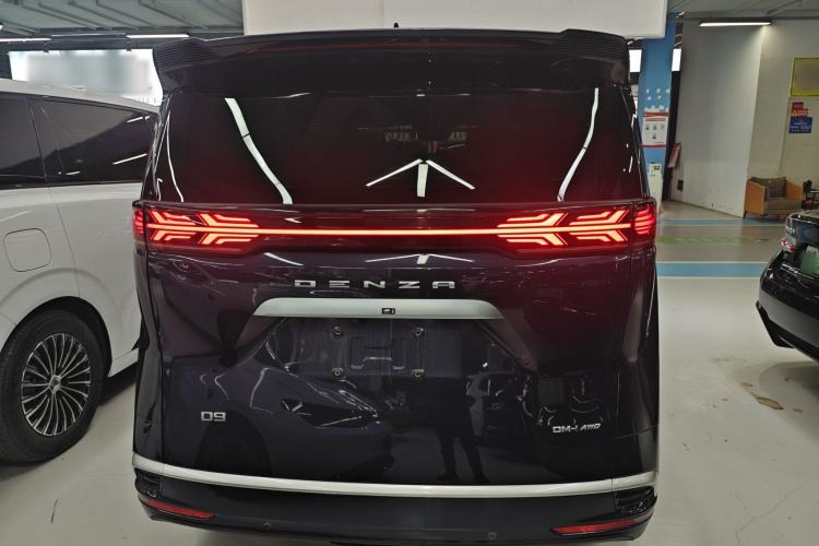 Used Denza D9 2022 DM-i 970 Four-Wheel Drive Flagship Model
