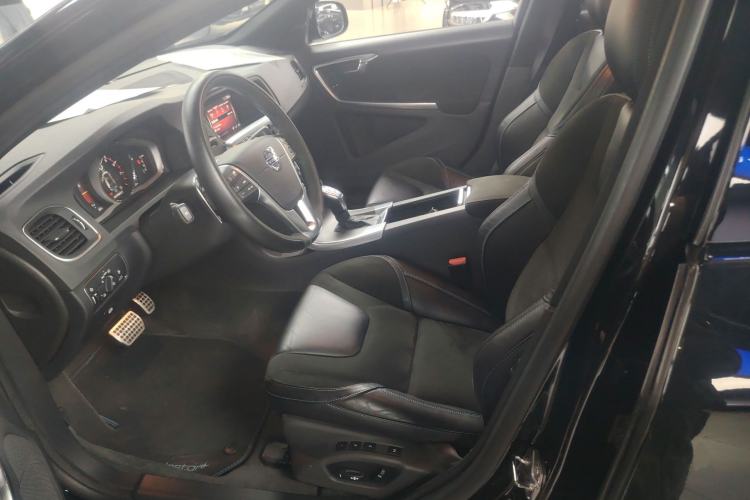 Used Volvo V60 2017 2.0T Polestar
