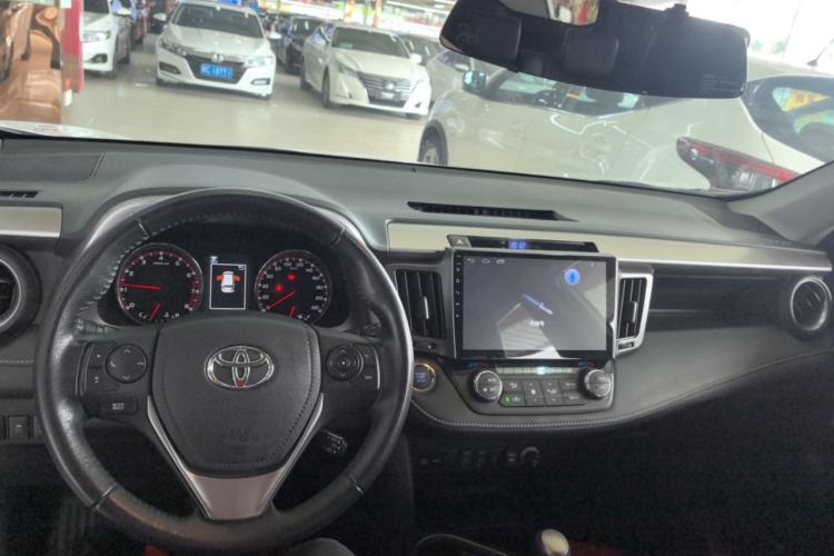 Used Toyota RAV4 2019 2.0L CVT Two-Wheel Drive ZhiShang Version China VI Standard
