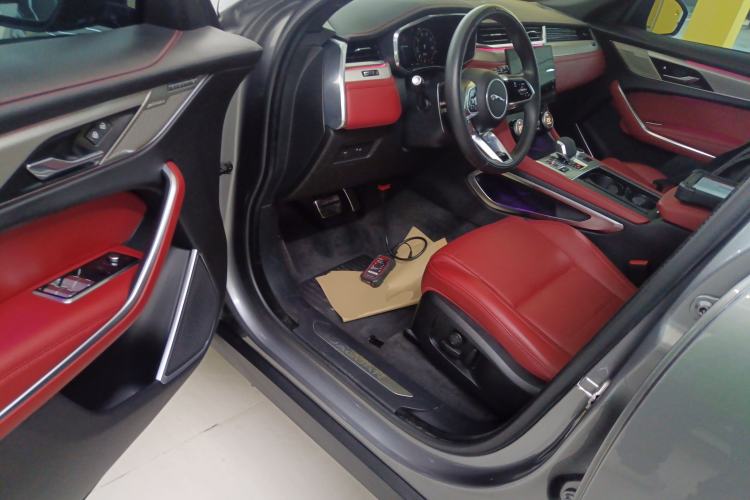 Used Jaguar F-PACE 2024 P250 R-Dynamic SE
