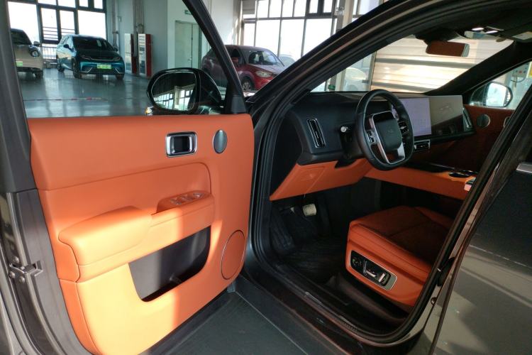 Used Li Auto L8 2023 Pro Model
