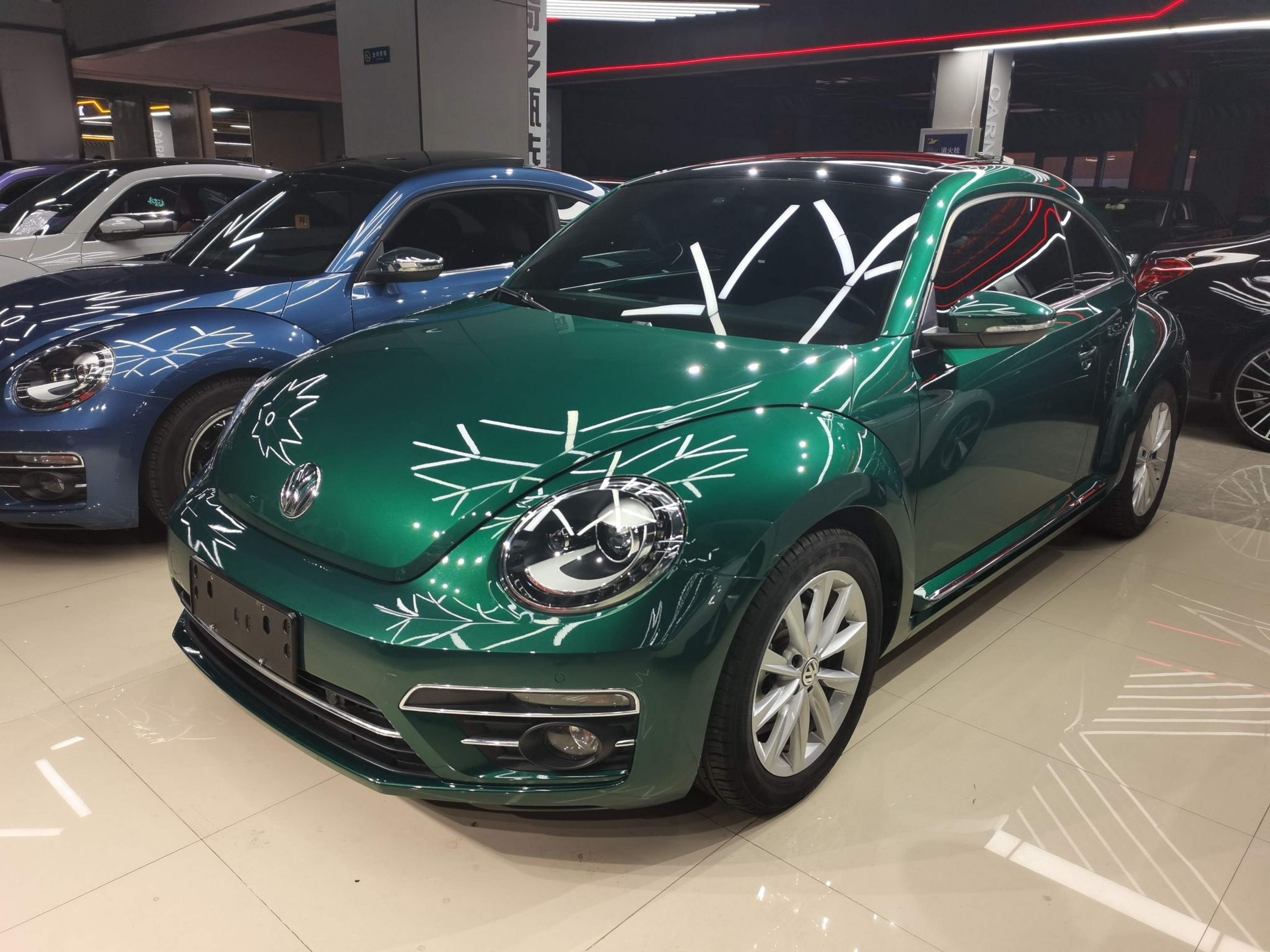 تحت مقدمة السيارة