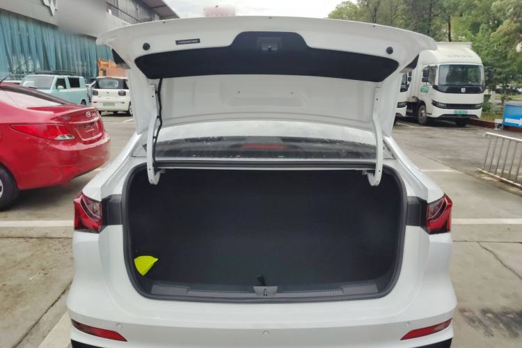 Used Roewe i5 2023 1.5L CVT Luxury Edition
