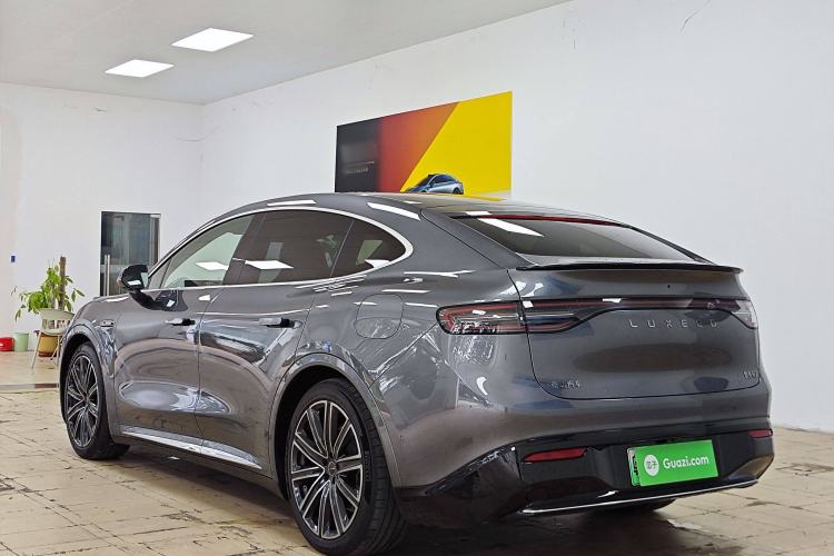 Used Hima Luxeed R7 2024 All-Electric 667 km Max
