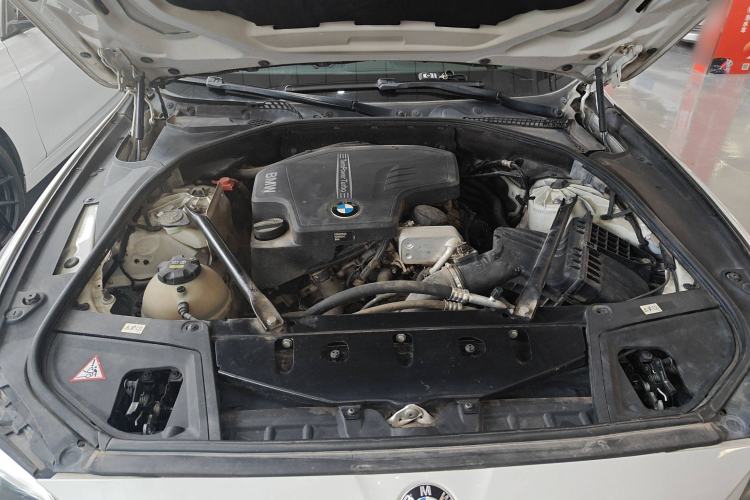 Used BMW 5 Series 2014 525Li Leading Model
