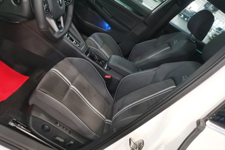 Used Volkswagen Golf 2023 Facelift 280TSI DSG R-Line