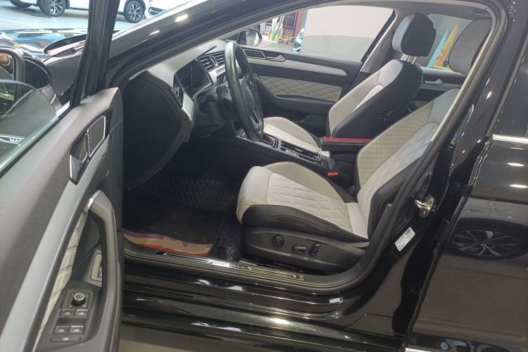 Used Volkswagen Magotan 2023 2 Million Units Limited Edition 330TSI DSG Leading Version