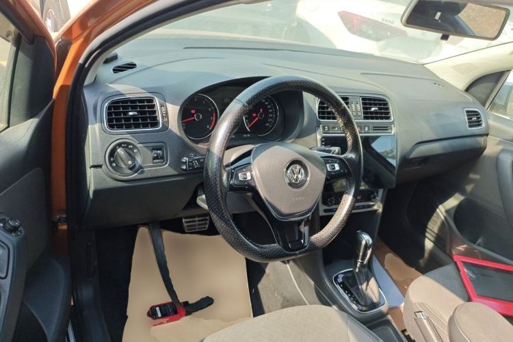 Used Volkswagen Polo 2018 1.5L Cross Polo Automatic
