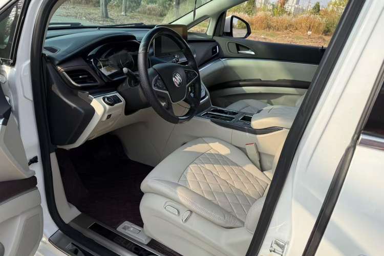 Used Buick GL8 2021 Land Cruiser Executive Class 652T Comfort Model
