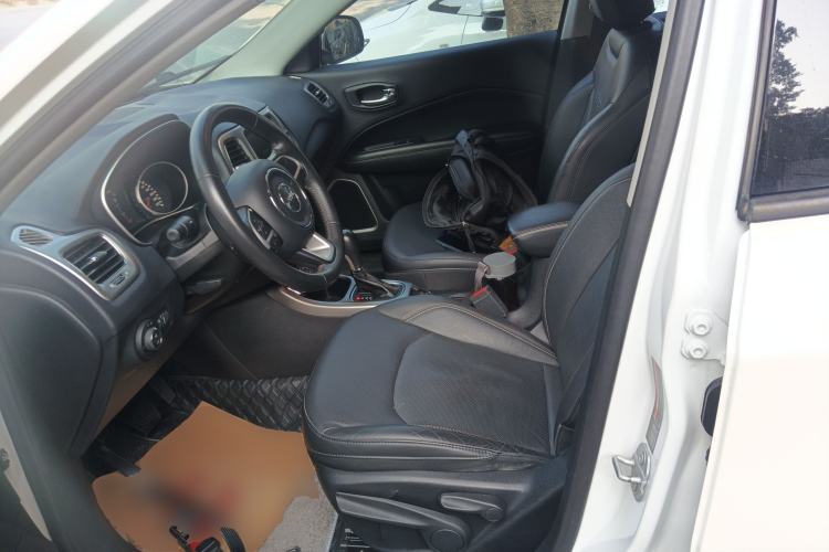 Used  Compass 2017 200T Automatic Family Edition
