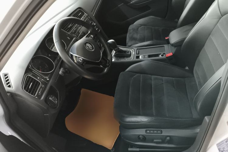 Used Volkswagen Golf 2018 230TSI Automatic Luxury Version
