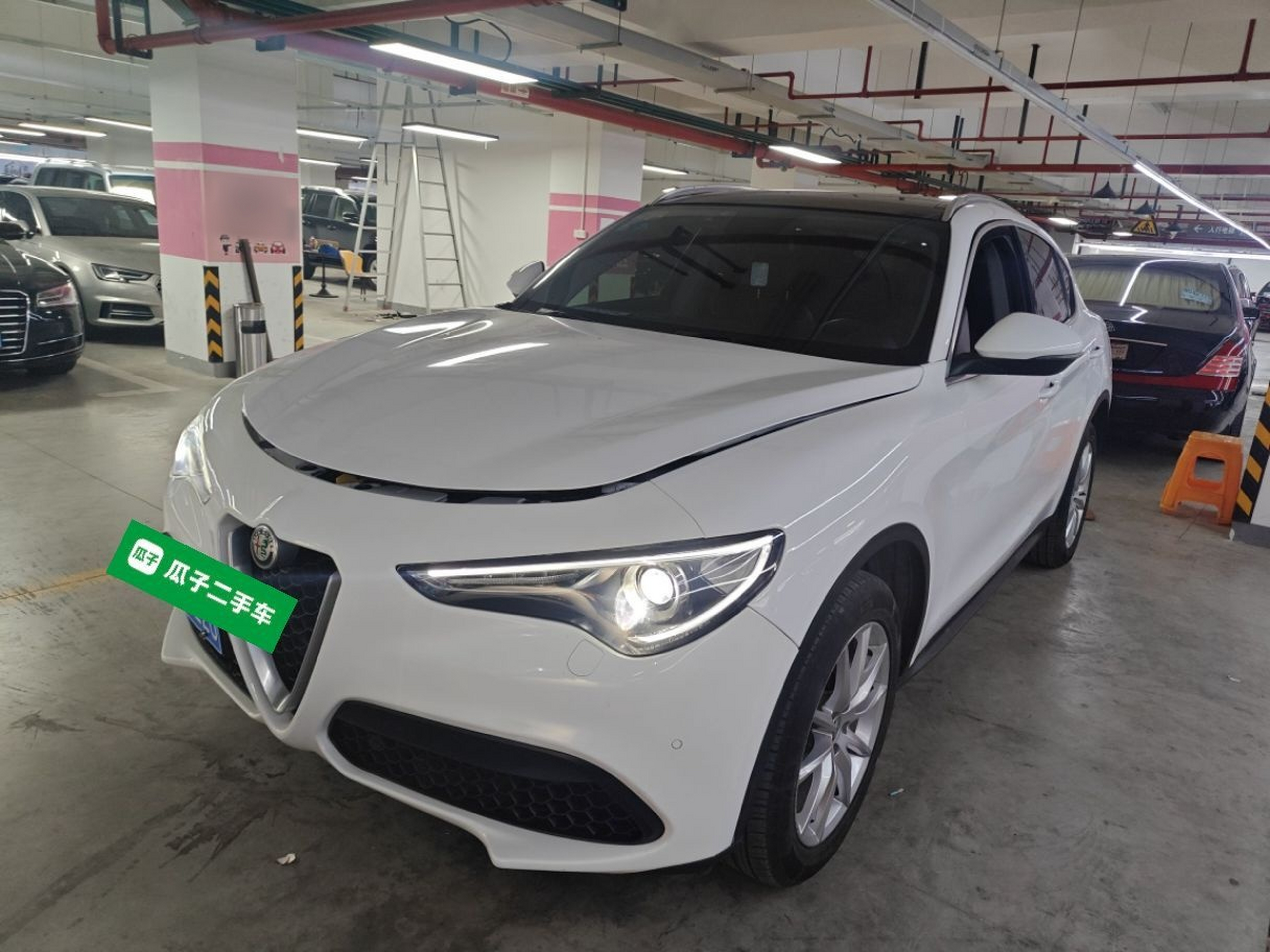 Под передней частью автомобиля