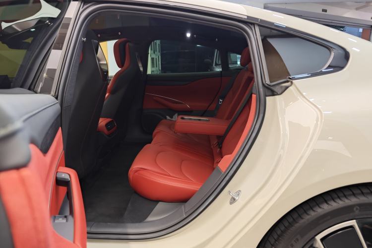 Used  SU7 2024 Rear-Drive Long-Range Intelligent Driving Version
