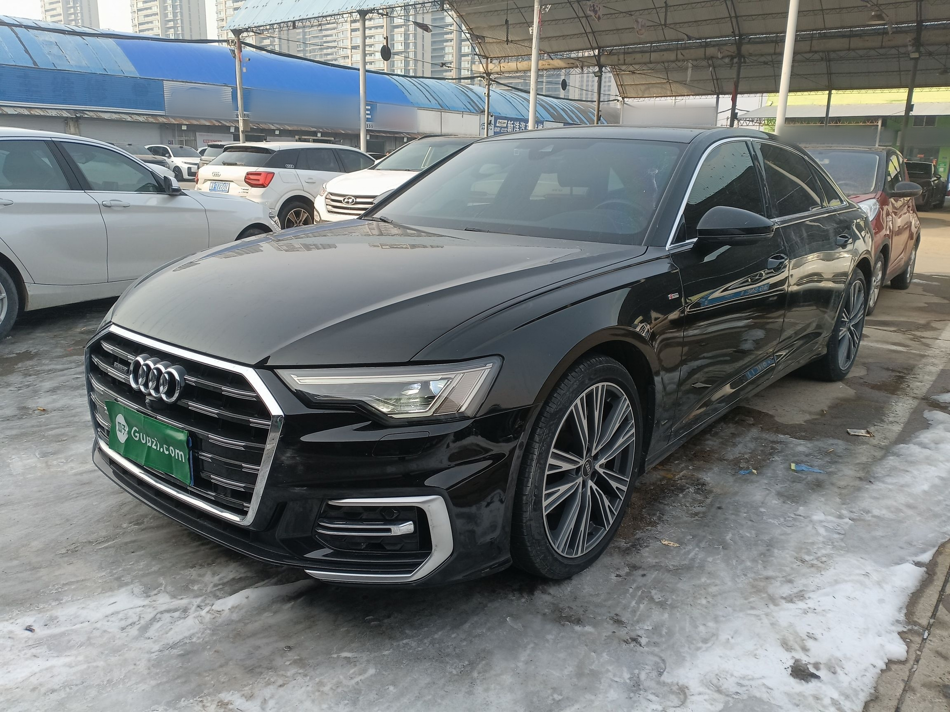 Под передней частью автомобиля