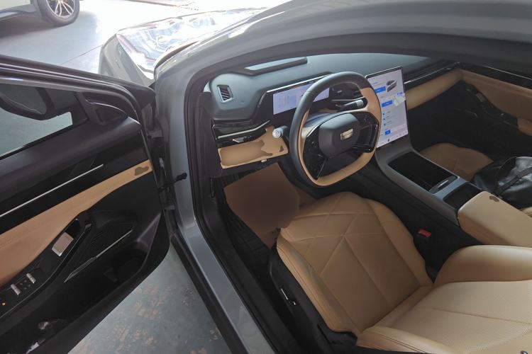 Used  L6 2023 125km PLUS