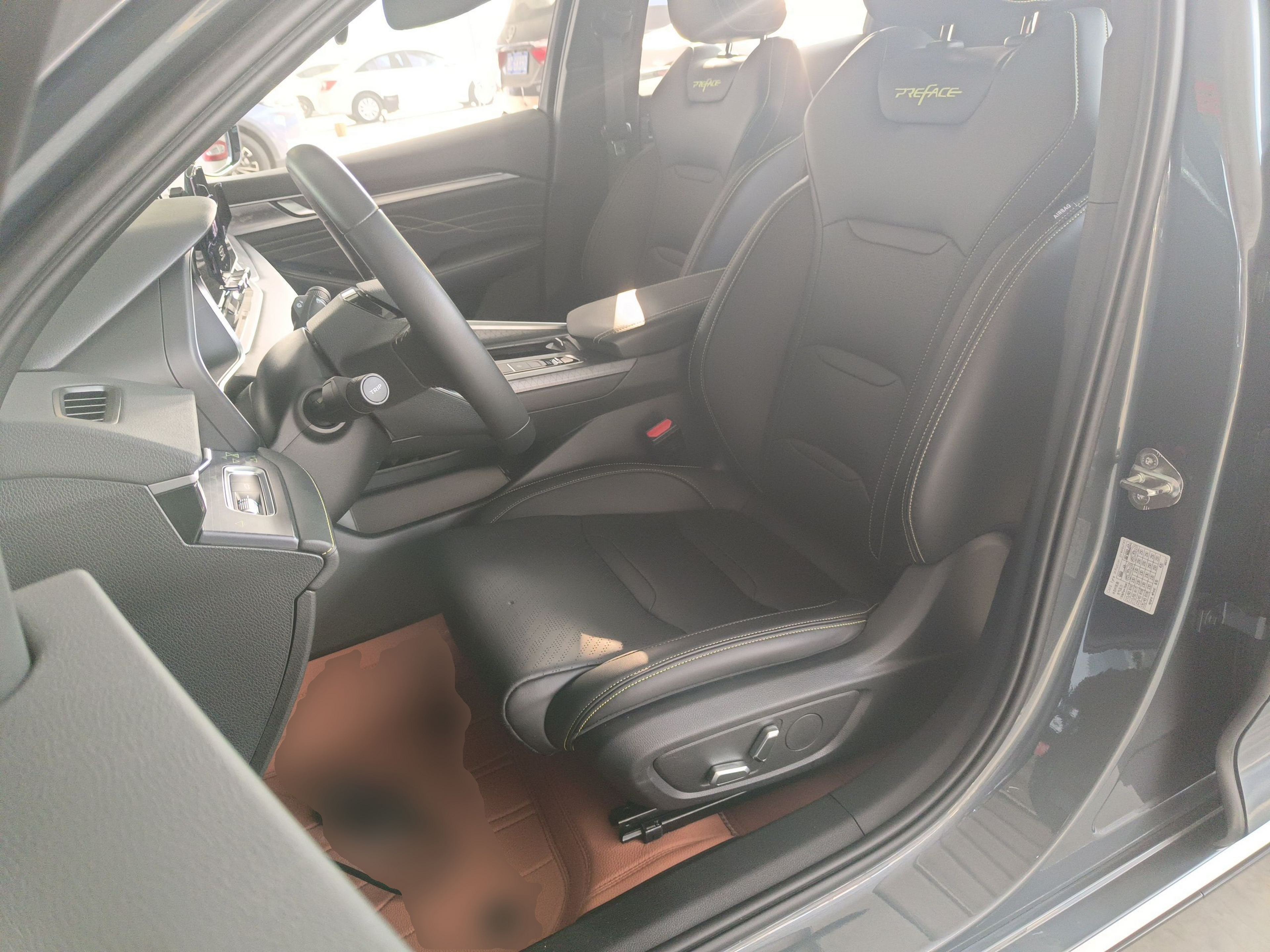 Переднее сиденье в автомобиле