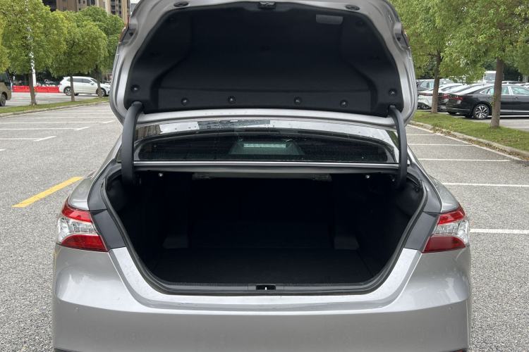 Used Toyota Camry 2021 2.0G Luxury Edition
