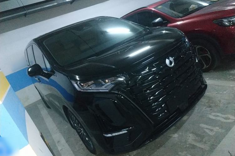 Used Denza D9 2022 DM-i 1040 Prestige Model