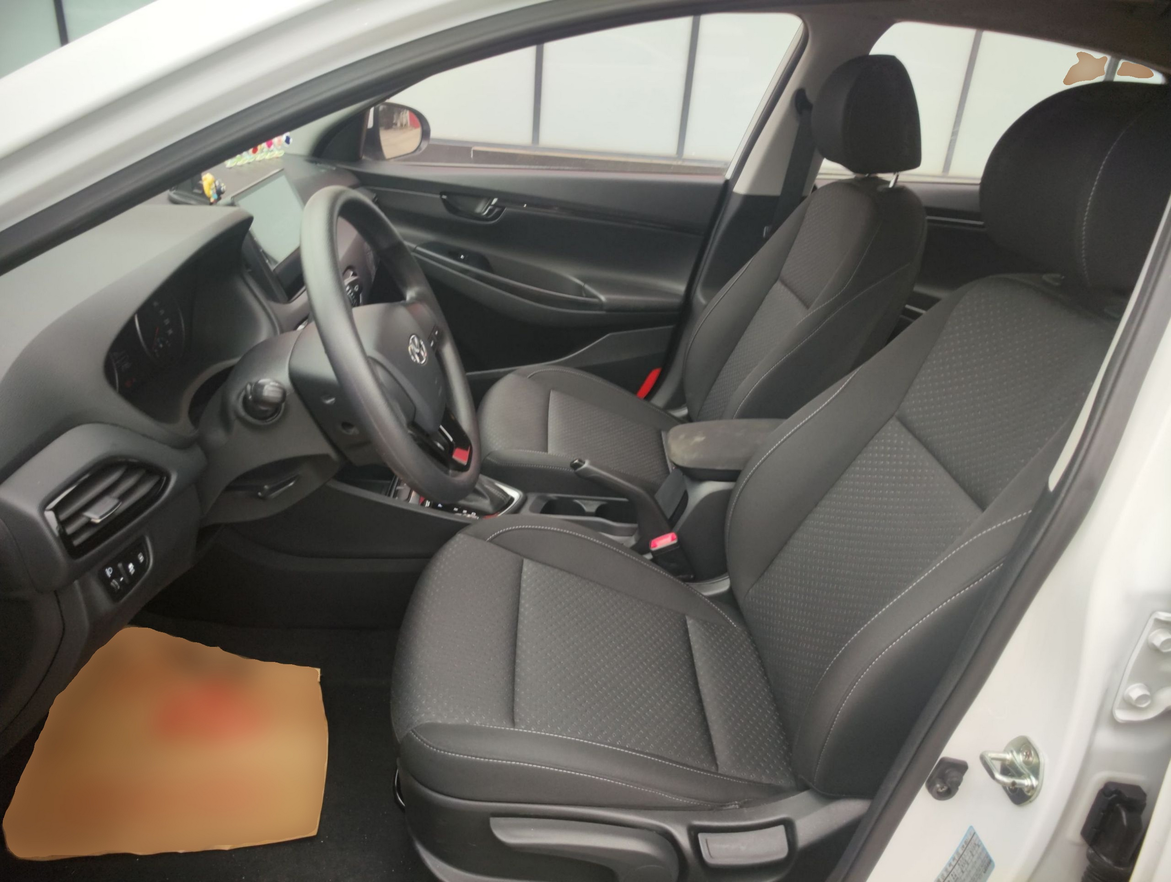 Переднее сиденье в автомобиле