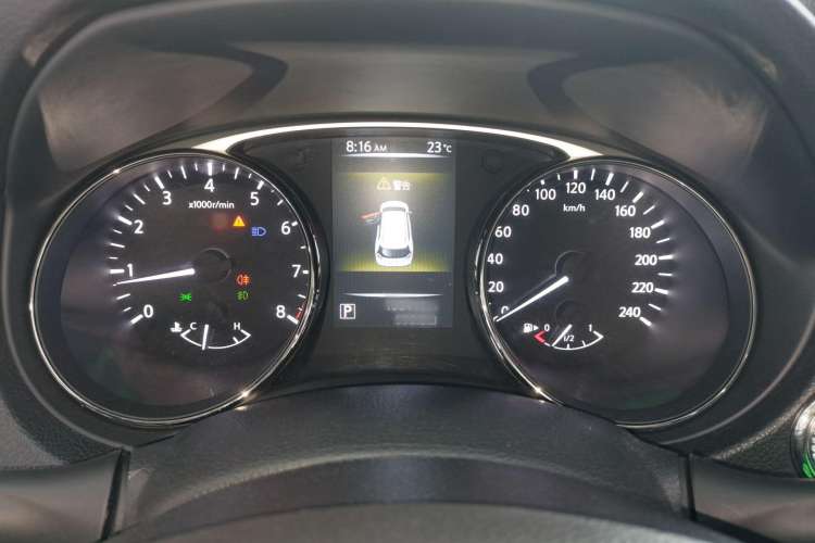 Used Nissan X-Trail 2014 2.5L CVT Leading Edition 4WD
