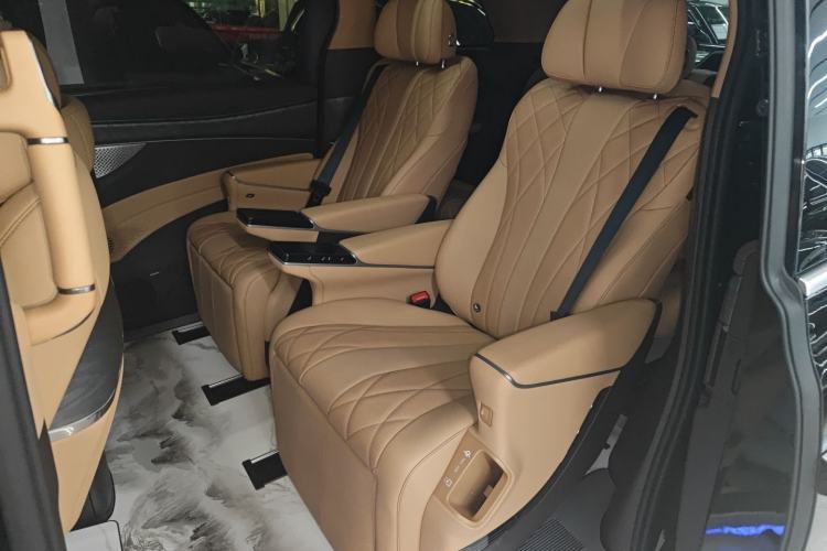 Used Denza D9 2025 DM-i Smart Drive 1020 Four-Wheel Drive Premium Model
