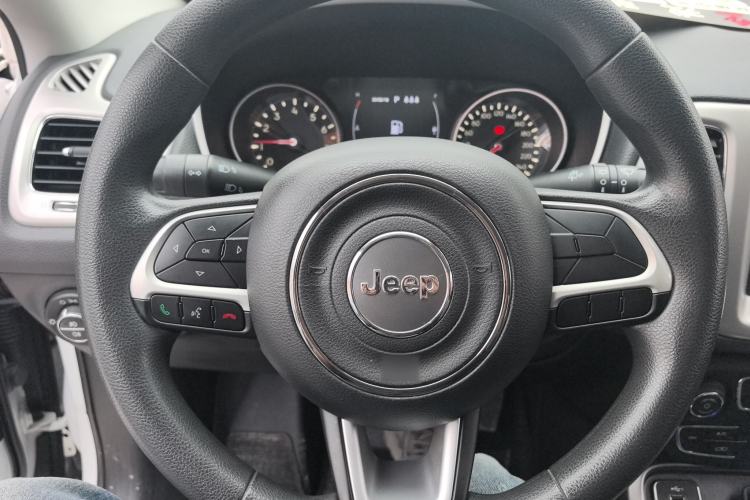 Used  Compass 2020 220T Automatic Leading Edition
