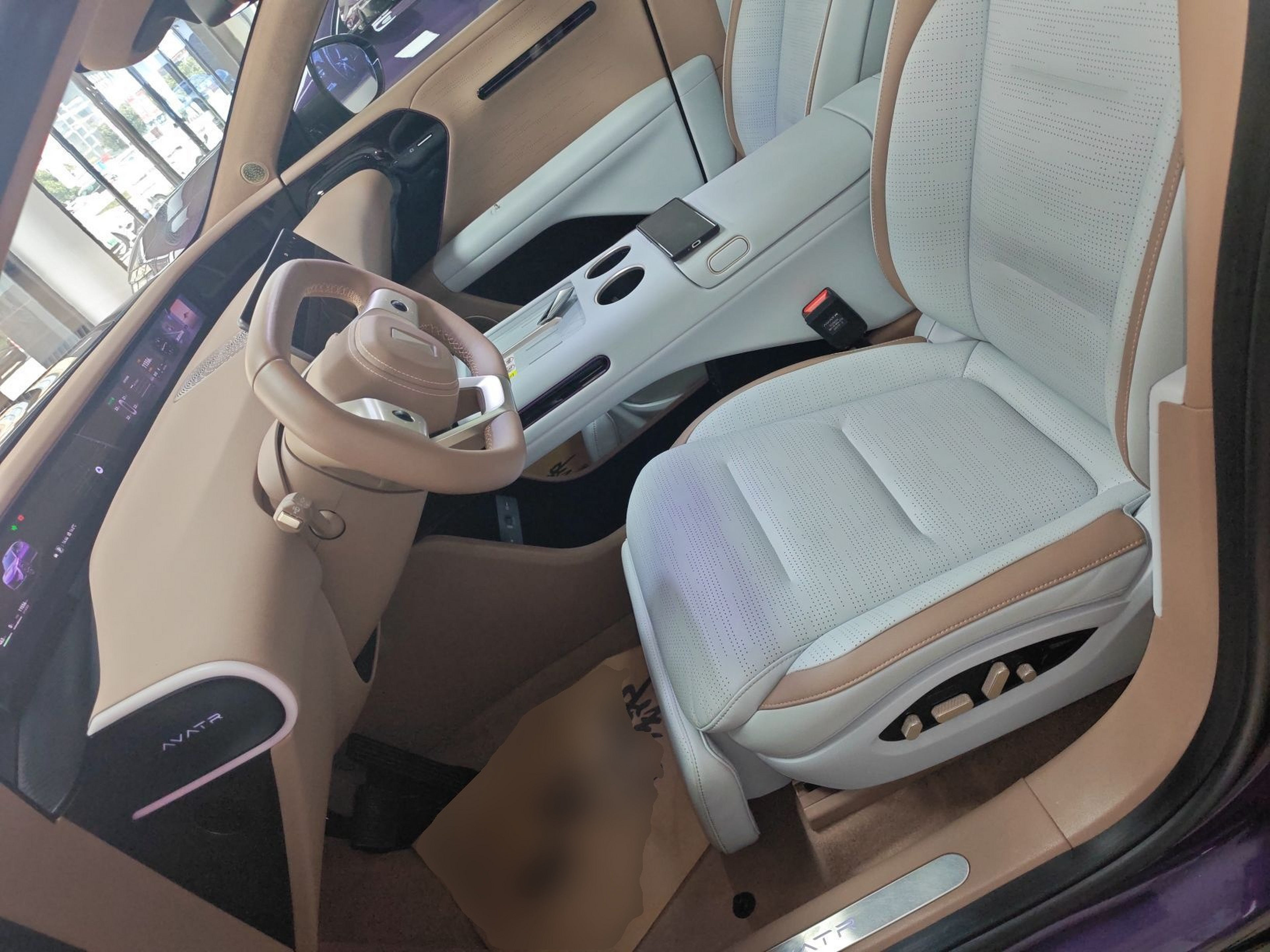 المقاعد الأمامية داخل السيارة