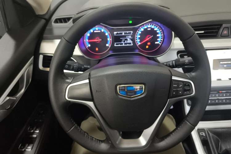 Used Geely Auto Vision 2019 Upgraded Model 1.5L Manual Luxury Version China VI Standard
