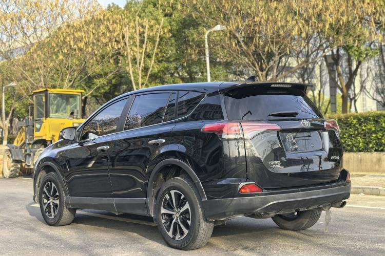 Used Toyota RAV4 2019 2.0L CVT Two-Wheel Drive Luxury Version China VI Standard