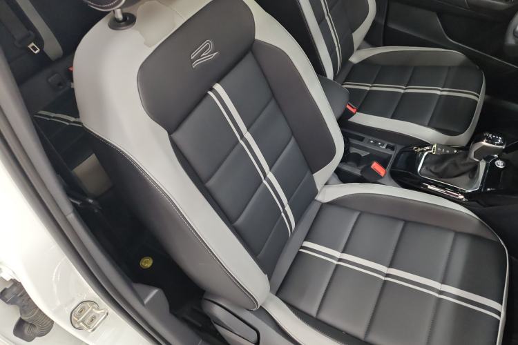 Used Volkswagen T-ROC 2024 300TSI DSG Two-Wheel-Drive Chen Guang Edition
