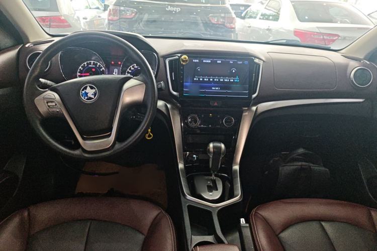 Used Venucia T70X 2016 2.0L CVT SmartFun Sport Edition