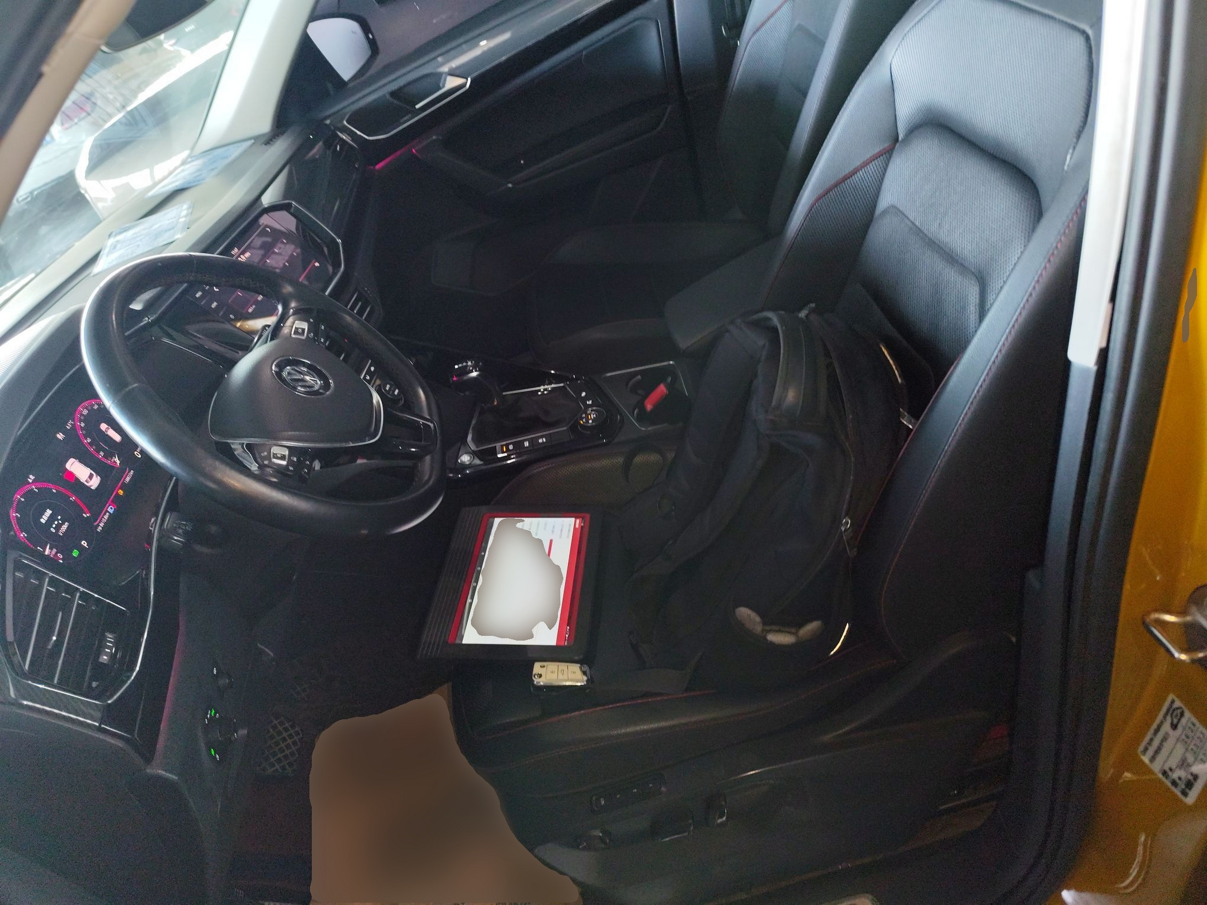 Переднее сиденье в автомобиле