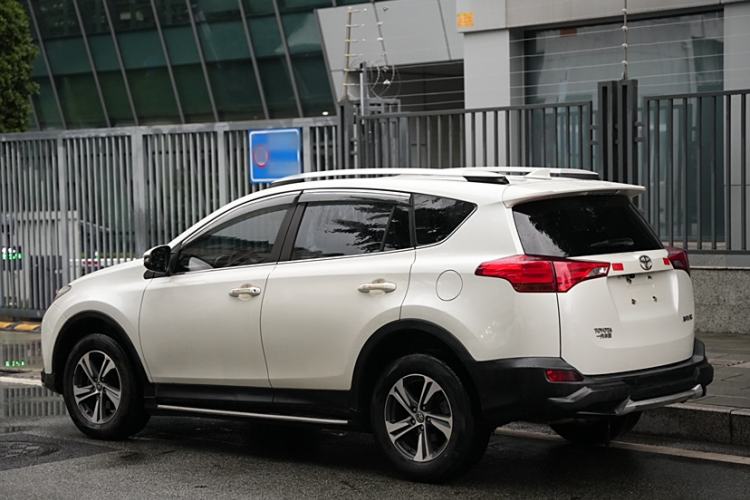 Used Toyota RAV4 2015 2.0L CVT Two-Wheel Drive Fashion Edition
