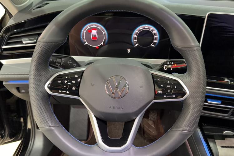 Used Volkswagen Magotan 2024 300TSI DSG Prestige Edition—A Real Eye-Catcher