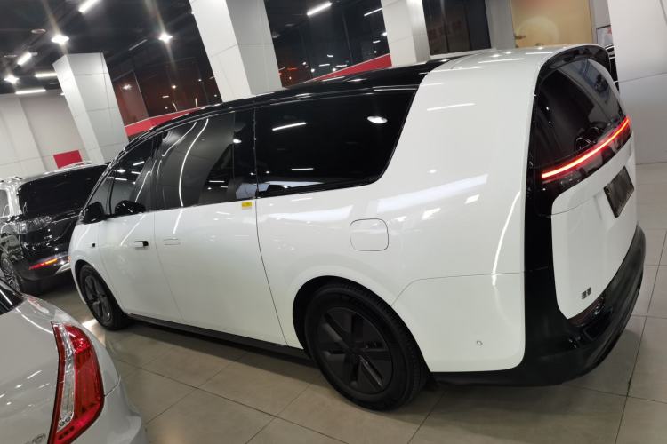 Used Li Auto MEGA 2024 Ultra Model
