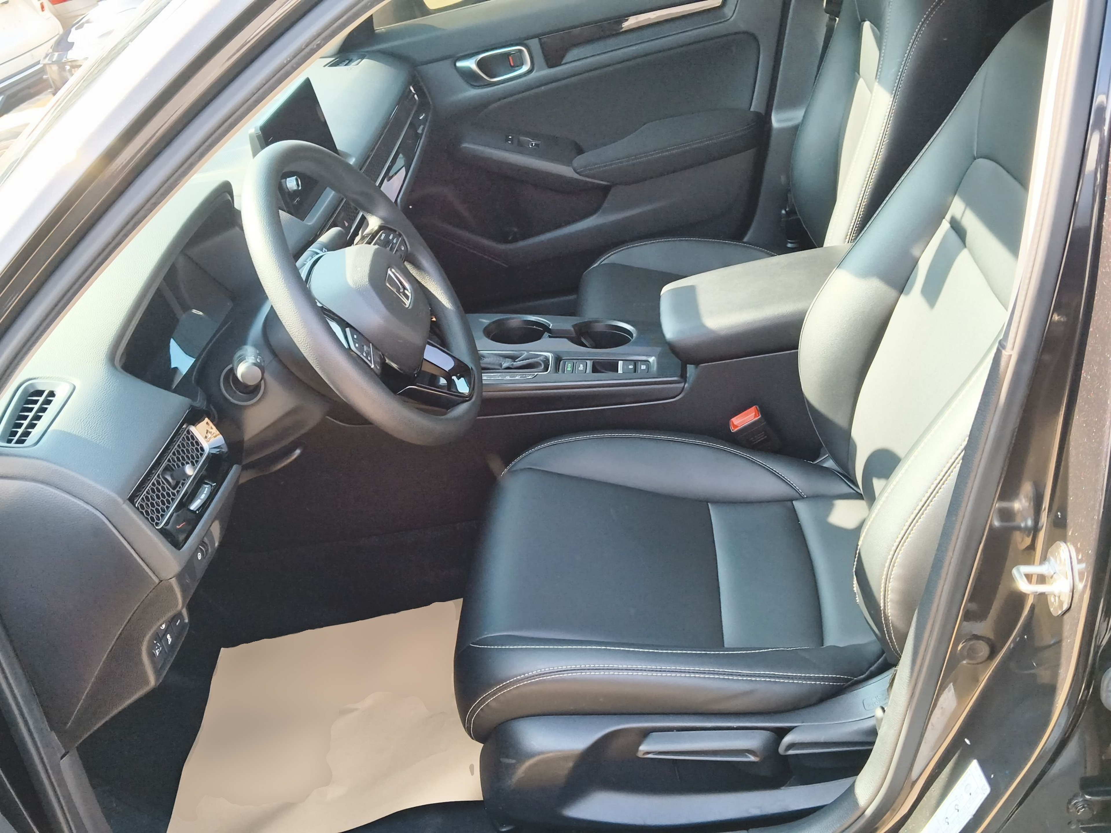 Переднее сиденье в автомобиле