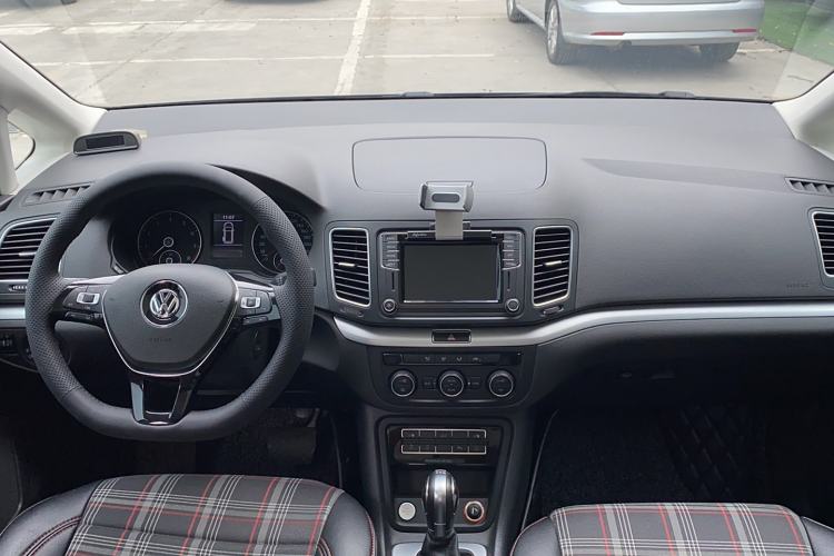 Used Volkswagen Sharan 2018 Revised Version 380TSI Comfort Edition 7-Seater
