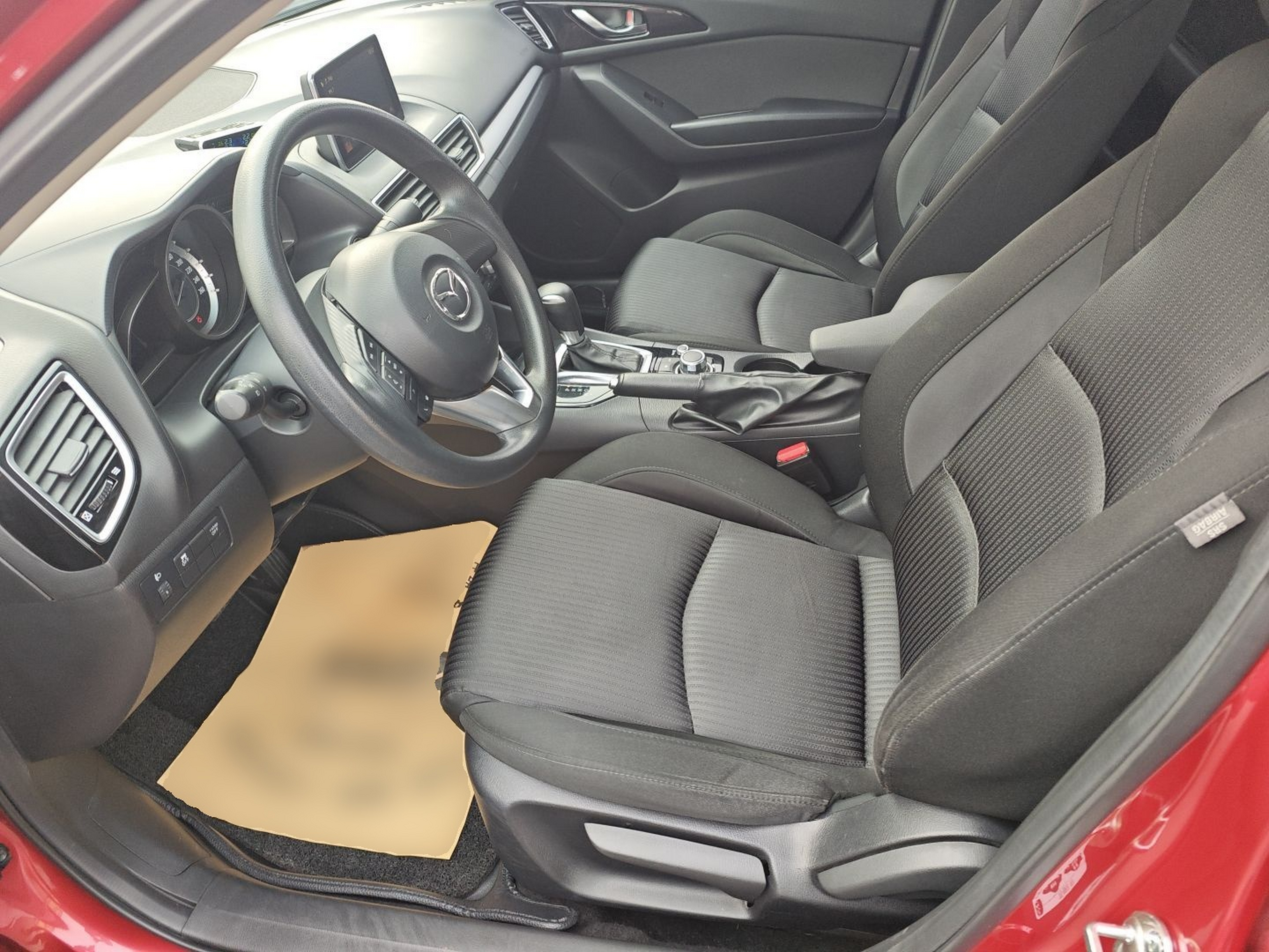 المقاعد الأمامية داخل السيارة