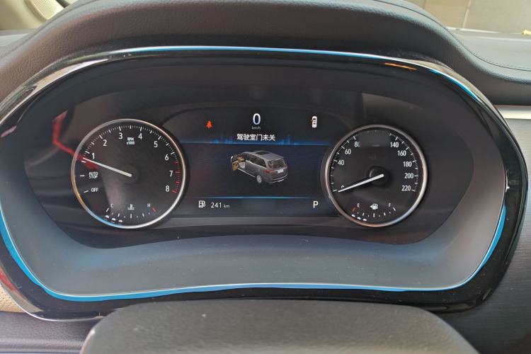 Used Buick GL8 2023 Facelifted Land Cruiser Executive Luxury Version
