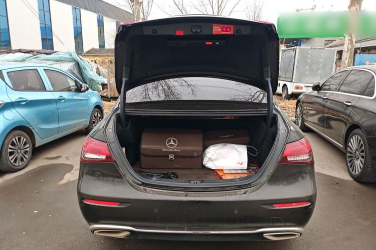 Used Mercedes-Benz E-Class 2018 Facelift E 300 L Luxury Edition