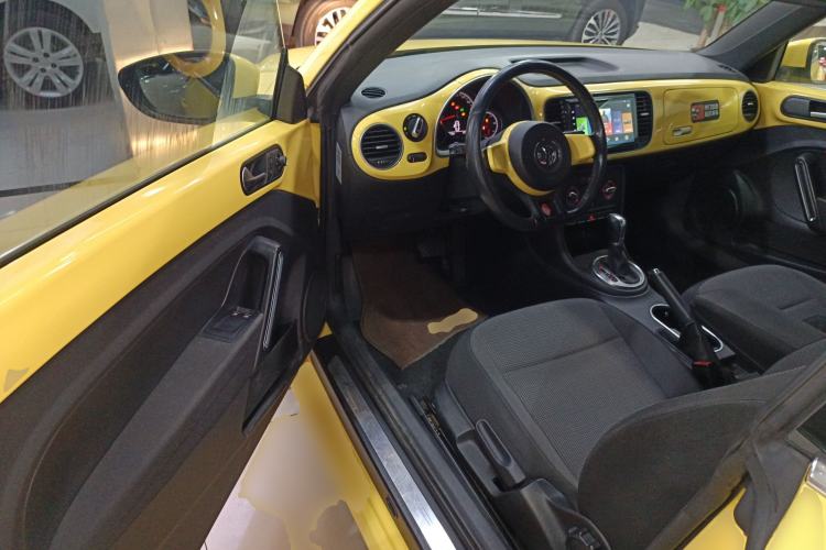 Used Volkswagen Beetle 2015 180TSI model
