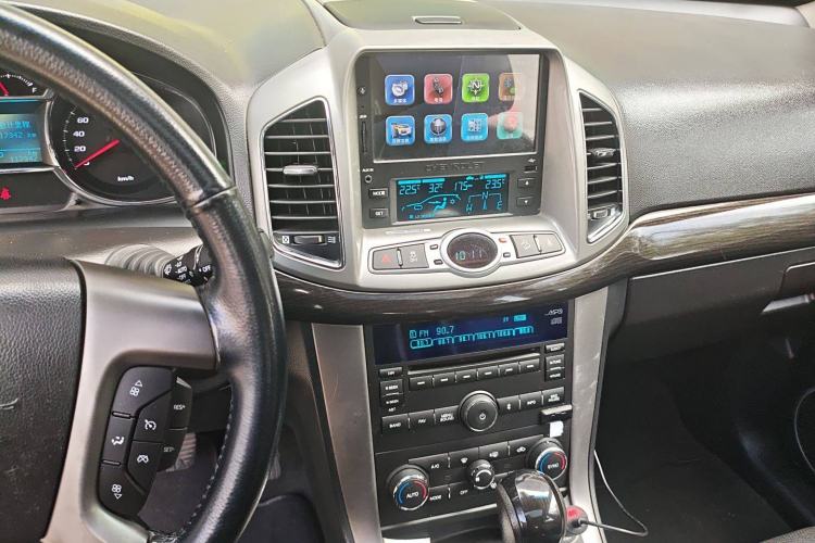 Used Chevrolet Captiva 2015 2.4L 4x4 Flagship Edition 7-Seater
