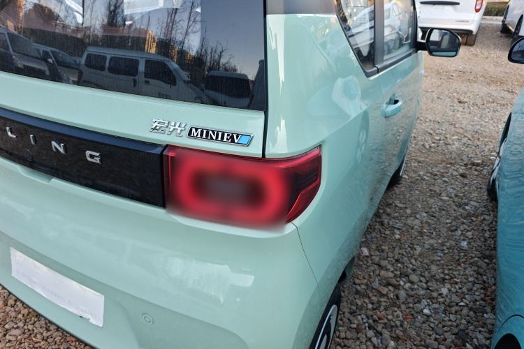 Used Wuling Hongguang MINIEV 2021 Macaron Sandwich Model 120 km Lithium NMC
